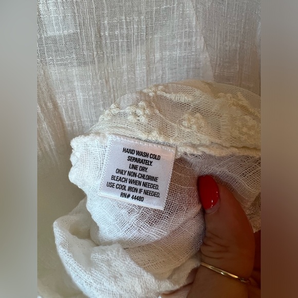 Gauzy butterfly sleeve top - Picture 4 of 9